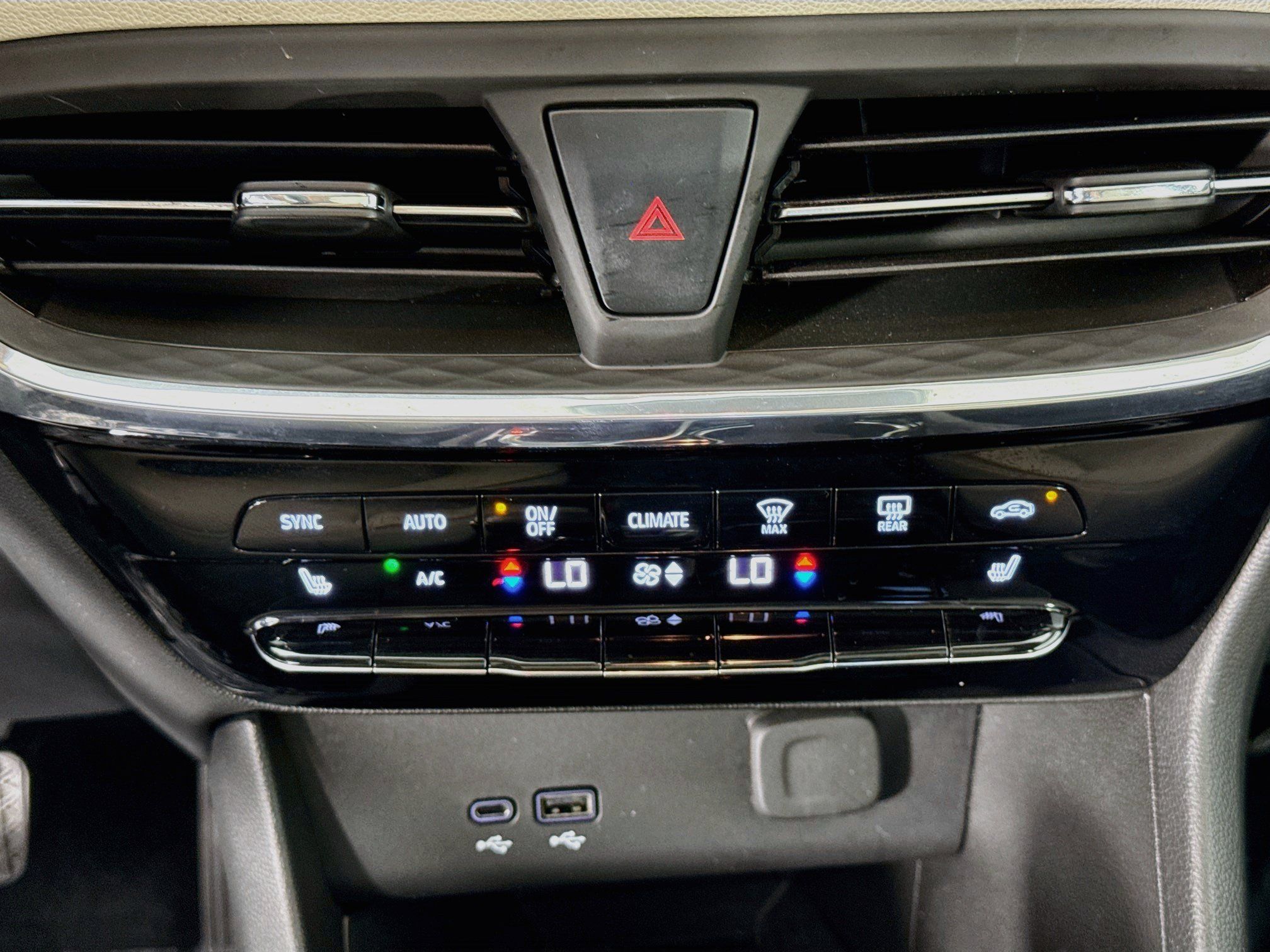 Used 2024 Buick Encore GX Avenir w/ Avenir Convenience Package AWD/4WD image 17