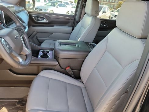 Used 2024 Chevrolet Suburban Z71 w/ Luxury Package image 16