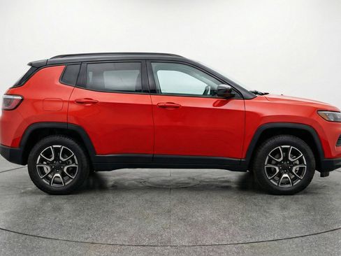 Used 2025 Jeep Compass Trailhawk AWD/4WD image 11