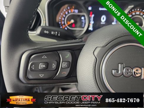 New 2025 Jeep Gladiator Mojave image 14