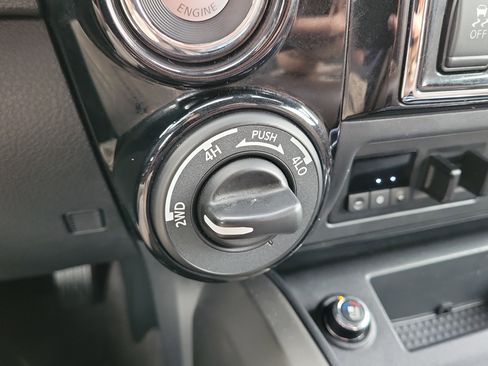 Used 2021 Nissan Titan Platinum Reserve w/ Moonroof Package image 19