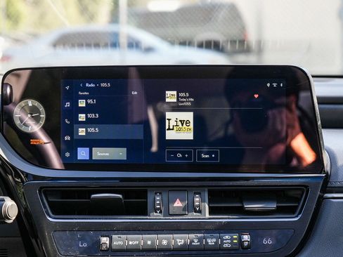 Used 2025 Lexus ES 350 w/ Premium Package FWD image 13