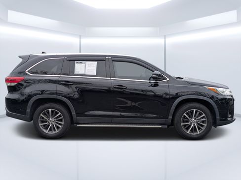 Used 2019 Toyota Highlander XLE image 2