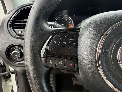 Used 2019 Jeep Renegade Altitude w/ UConnect 8.4 Nav Group FWD image 16