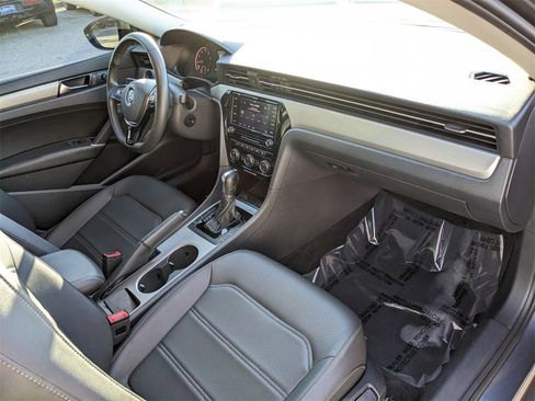 Used 2021 Volkswagen Passat 2.0T SE image 12