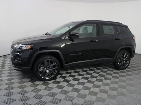 New 2026 Jeep Compass Limited w/ Limited Altitude Pack image 2