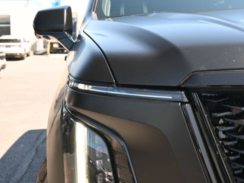 Used 2025 Cadillac Escalade V image 32