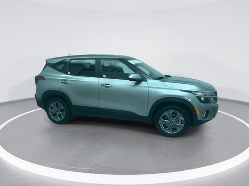 Used 2023 Kia Sorento SX FWD image 2