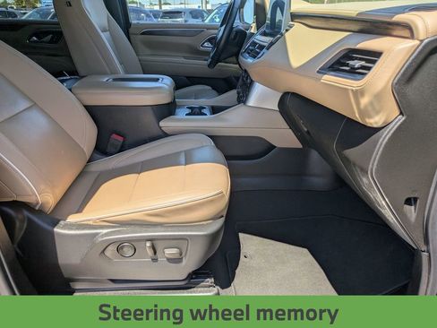 Used 2024 Chevrolet Suburban Premier AWD/4WD image 27