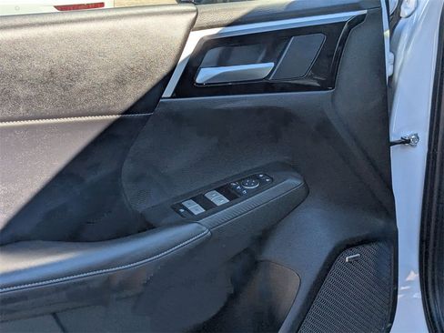 Used 2025 Mitsubishi Outlander SE image 13