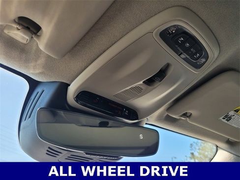 Used 2019 Volvo XC40 T5 Momentum image 27