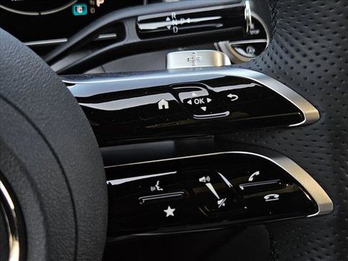 Used 2025 Mercedes-Benz GLC 300 image 14