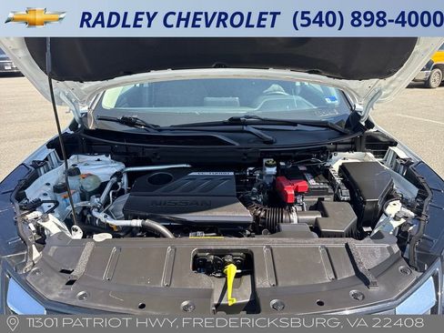 Used 2025 Nissan Rogue SV image 16