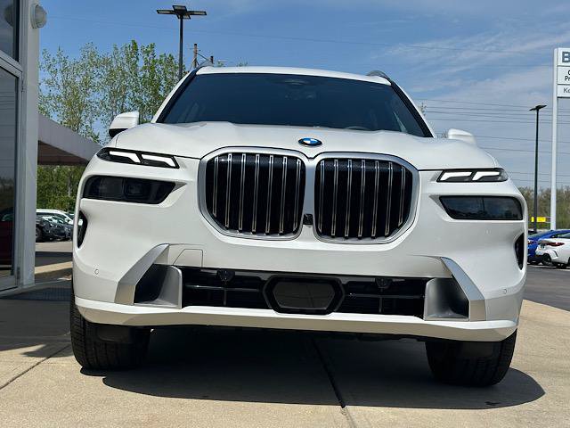 Used 2026 BMW X7 xDrive40i w/ Premium Package AWD/4WD image 2
