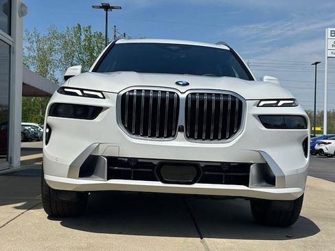 Certified 2026 BMW X7 xDrive40i w/ Premium Package AWD/4WD image 2