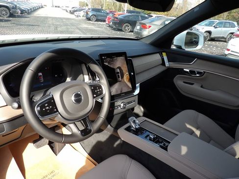 New 2026 Volvo XC90 B6 Plus w/ Protection Package Premier AWD/4WD image 14