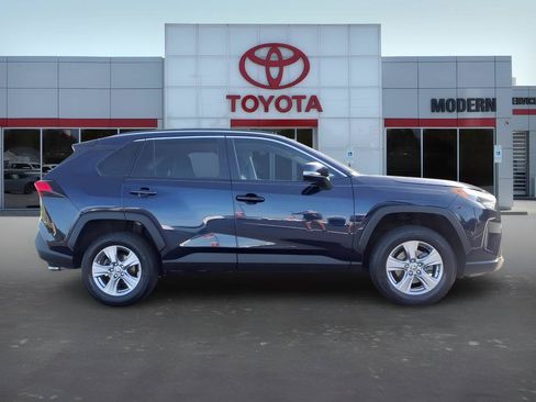 Certified 2022 Toyota RAV4 XLE w/ Convenience Package FWD image 7