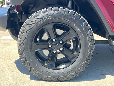 Used 2021 Jeep Wrangler Unlimited Sahara AWD/4WD image 26