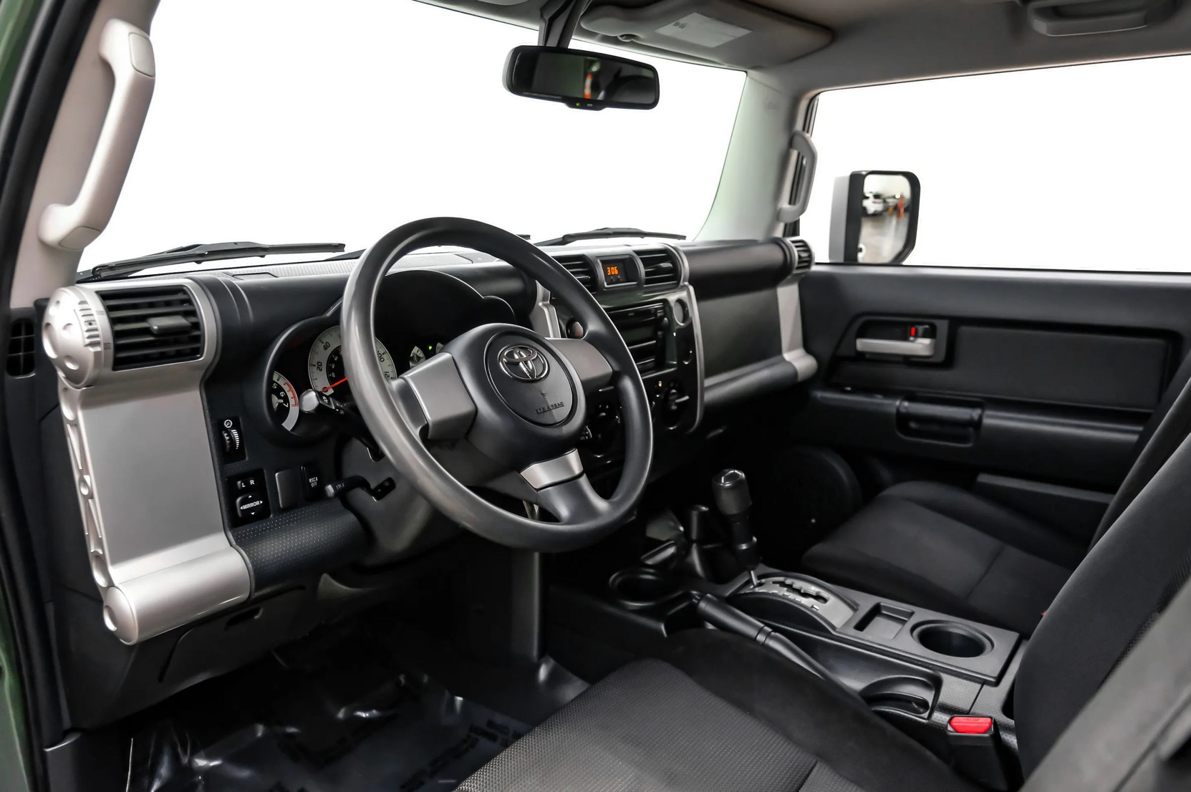 Used 2010 Toyota FJ Cruiser 4WD image 11