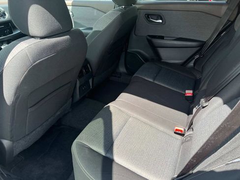 Used 2022 Nissan Rogue SV image 17