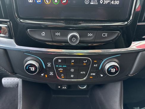 Used 2020 Chevrolet Traverse LT w/ LT Premium Package image 16