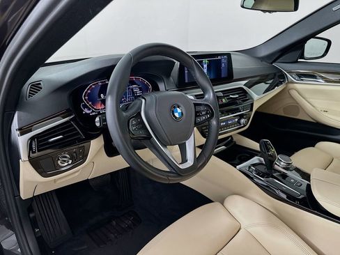 Used 2020 BMW 530i w/ Lighting Package image 9