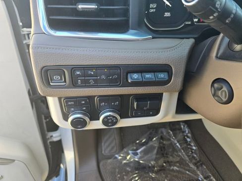 Used 2021 GMC Yukon Denali w/ Denali Ultimate Package AWD/4WD image 13