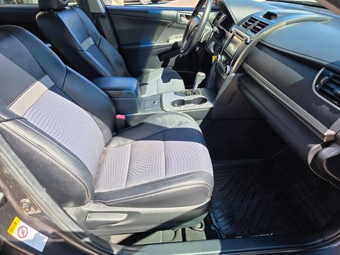 Used 2014 Toyota Camry SE FWD image 16
