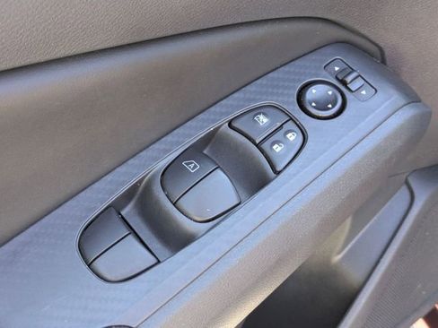 Used 2025 Nissan Altima 2.5 SV image 12