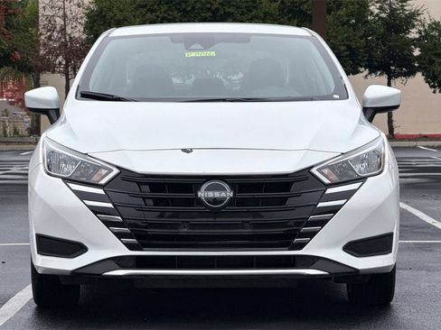 Used 2023 Nissan Versa SV image 6