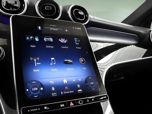 Used 2024 Mercedes-Benz GLC 300 4MATIC image 25