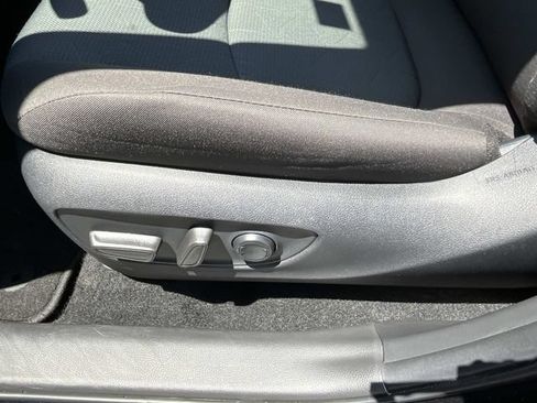 Used 2025 Toyota RAV4 XLE FWD image 32