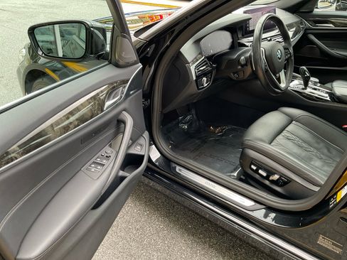 Used 2021 BMW 540i xDrive w/ Premium Package image 10