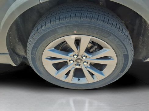 Used 2024 Ford Explorer XLT w/ Equipment Group 202A AWD/4WD image 8