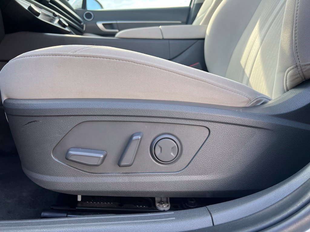 Used 2025 Hyundai Sonata SEL FWD image 12