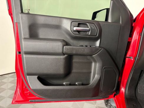 Used 2019 Chevrolet Silverado 1500 Custom Trail Boss w/ Custom Convenience Package AWD/4WD image 17