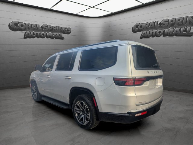 Used 2022 Jeep Wagoneer Series III AWD/4WD image 5