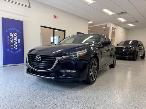 Used 2018 MAZDA MAZDA3 Grand Touring w/ Premium Equipment Package FWD image 3