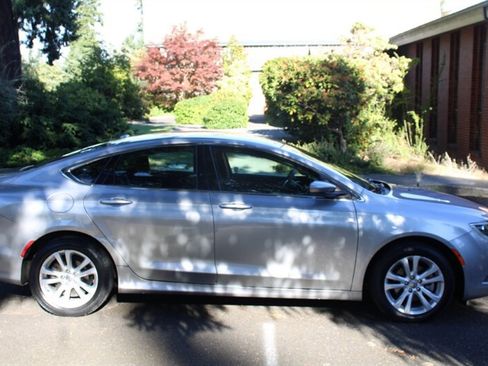 Used 2015 Chrysler 200 Limited w/ Convenience Group FWD image 12