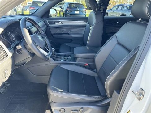 Used 2021 Volkswagen Atlas Cross Sport SE image 13