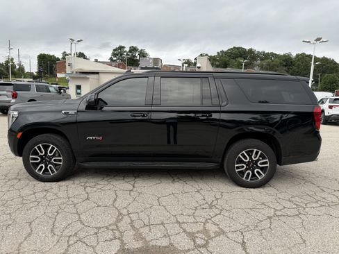 Used 2024 GMC Yukon XL AT4 AWD/4WD image 4