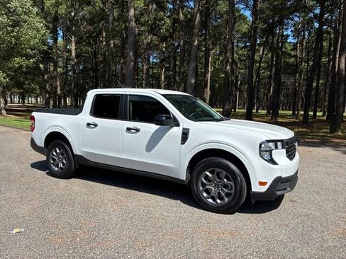 Used 2025 Ford Maverick XLT AWD/4WD image 2