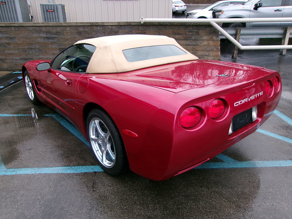Used 2004 Chevrolet Corvette Convertible w/ Preferred Equipment Group RWD image 2