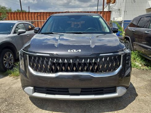 Used 2025 Kia Carnival FWD image 2