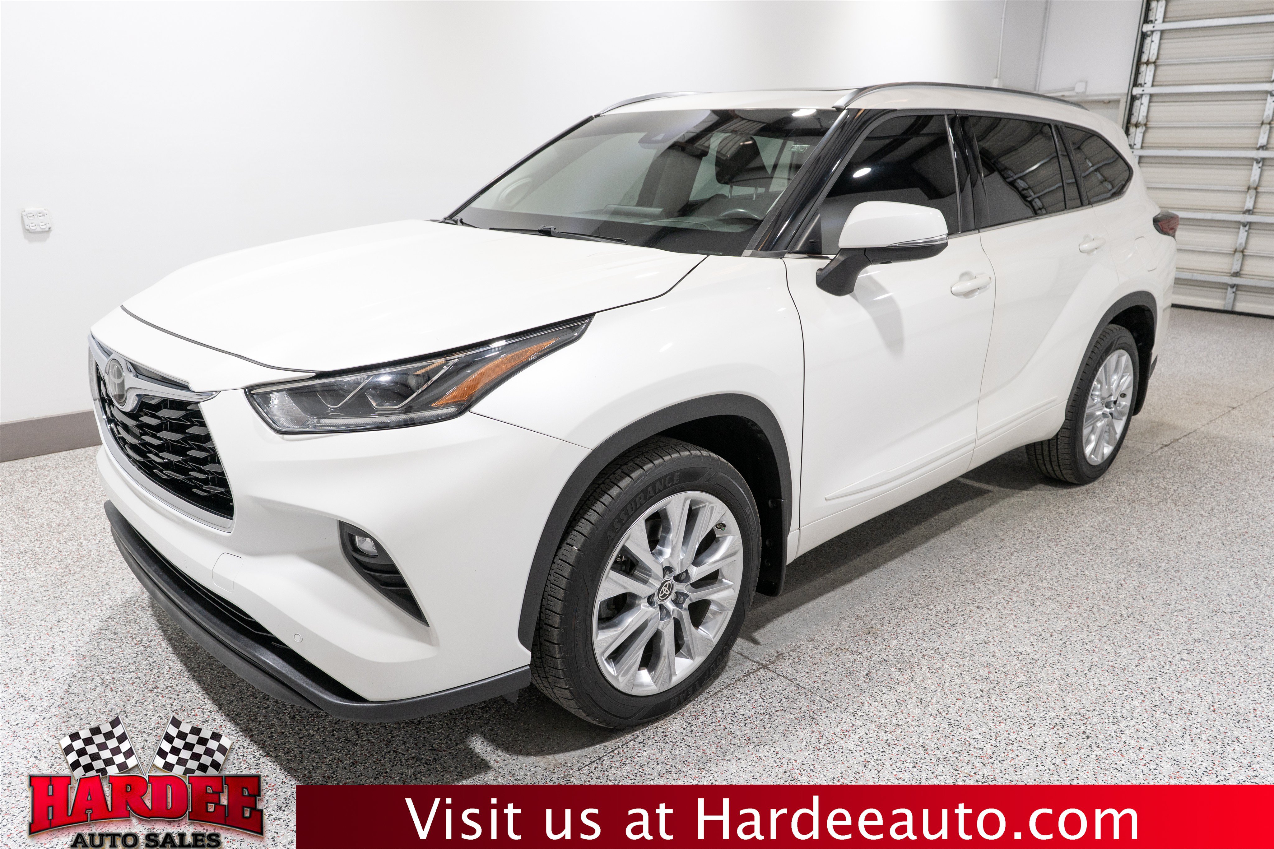 Used 2021 Toyota Highlander Limited FWD image 2