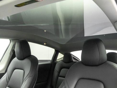 Used 2022 Tesla Model Y Long Range image 26