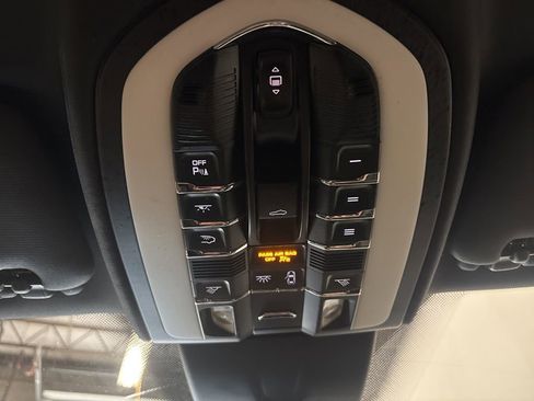 Used 2015 Porsche Cayenne S AWD/4WD image 30