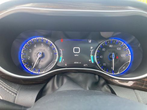 Used 2023 Chrysler Pacifica Limited FWD image 26