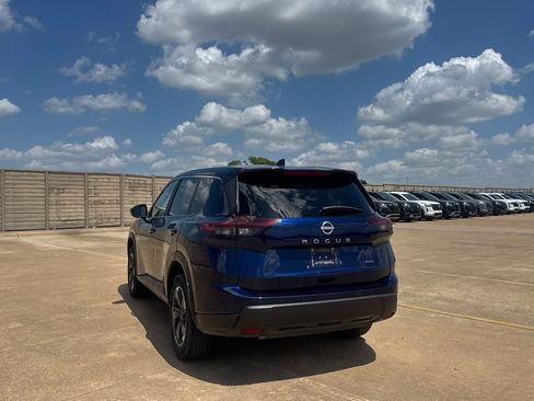 Used 2025 Nissan Rogue SV AWD/4WD image 17