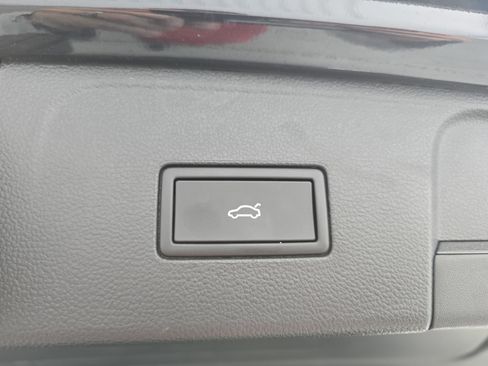 Certified 2025 Volkswagen Atlas SEL AWD/4WD image 14